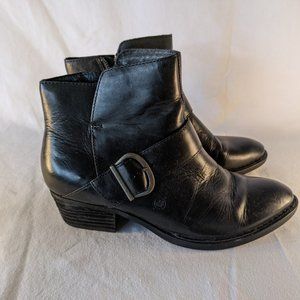 Born Baloy black women's boots in size 8